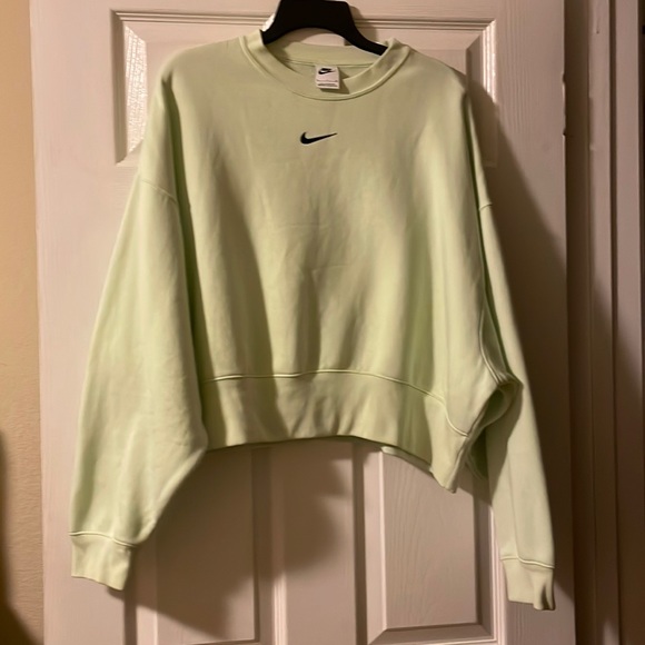 Nike womens oversized crop sweatshirt - Picture 2 of 11